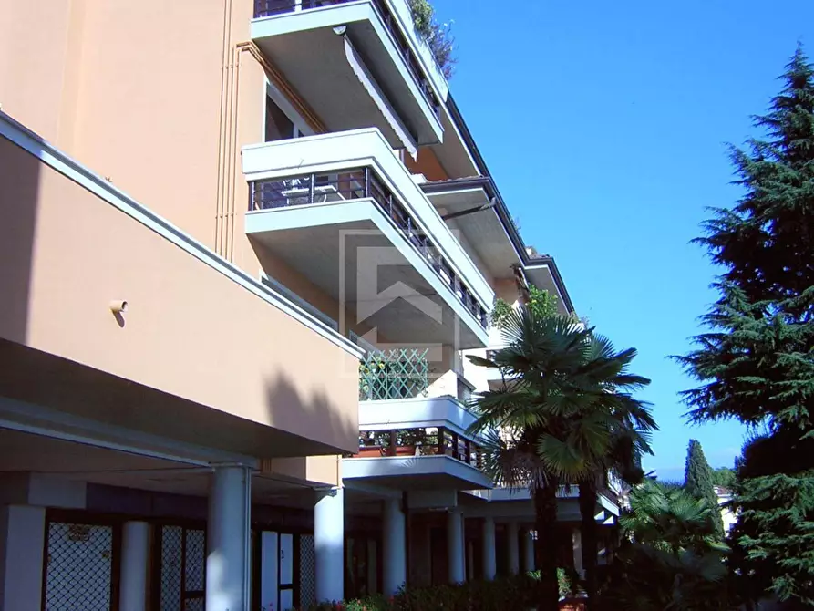Immagine 3 di Appartamento in vendita  in via Zanardelli 228 a Gardone Riviera