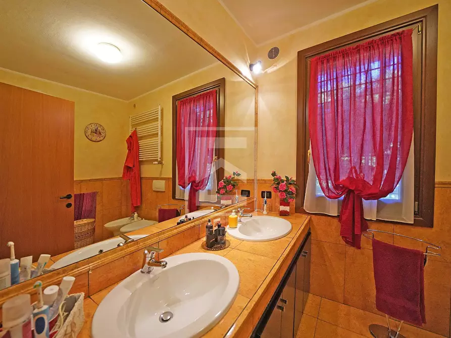 Immagine 12 di Villa in vendita  in Via Belvedere a Gardone Riviera