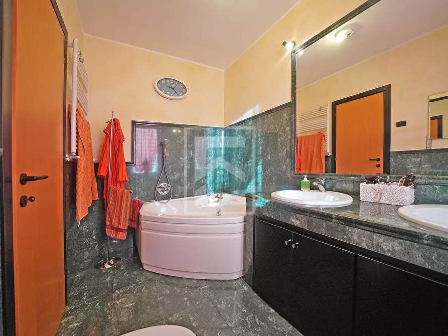 Immagine 16 di Villa in vendita  in Via Belvedere a Gardone Riviera