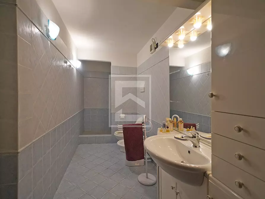 Immagine 21 di Villa in vendita  in Via Belvedere a Gardone Riviera