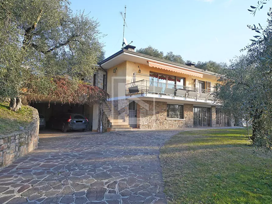 Immagine 2 di Villa in vendita  in Via Belvedere a Gardone Riviera