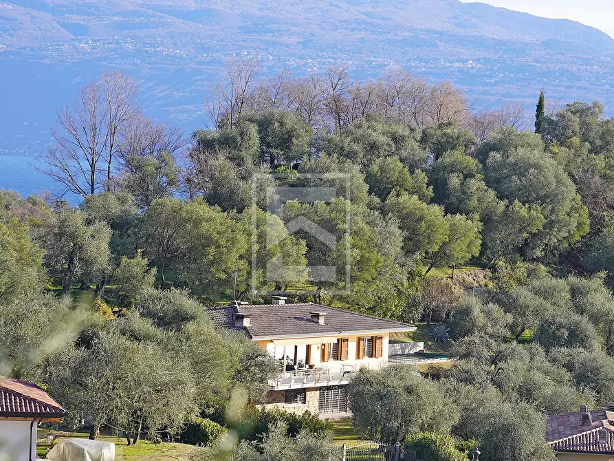 Immagine 26 di Villa in vendita  in Via Belvedere a Gardone Riviera