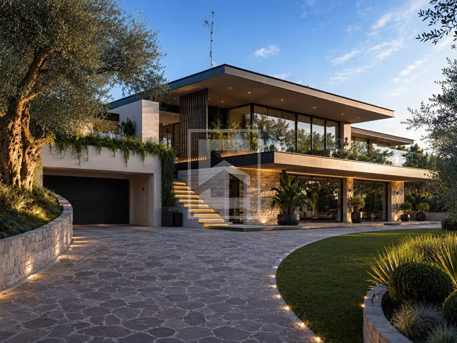 Immagine 1 di Villa in vendita  in Via Belvedere a Gardone Riviera