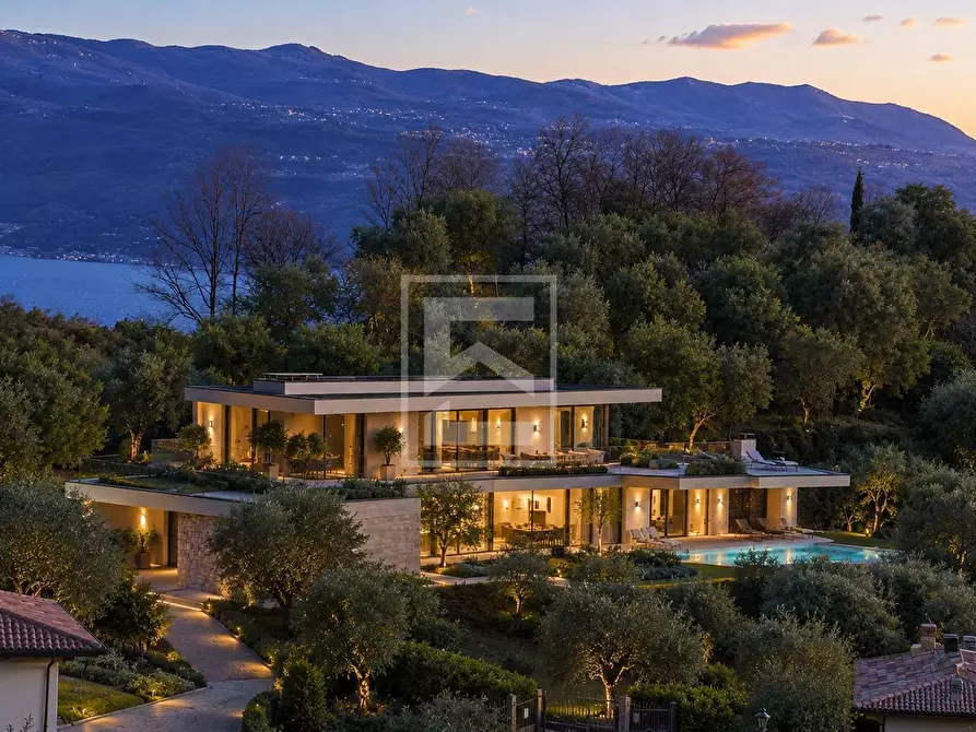 Immagine 25 di Villa in vendita  in Via Belvedere a Gardone Riviera