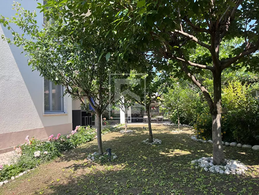 Immagine 4 di Villa in vendita  in VIA GUIDO ZADEI a Desenzano Del Garda