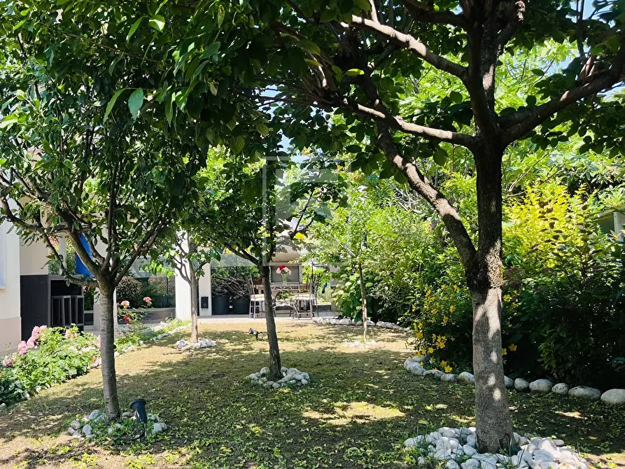 Immagine 8 di Villa in vendita  in VIA GUIDO ZADEI a Desenzano Del Garda