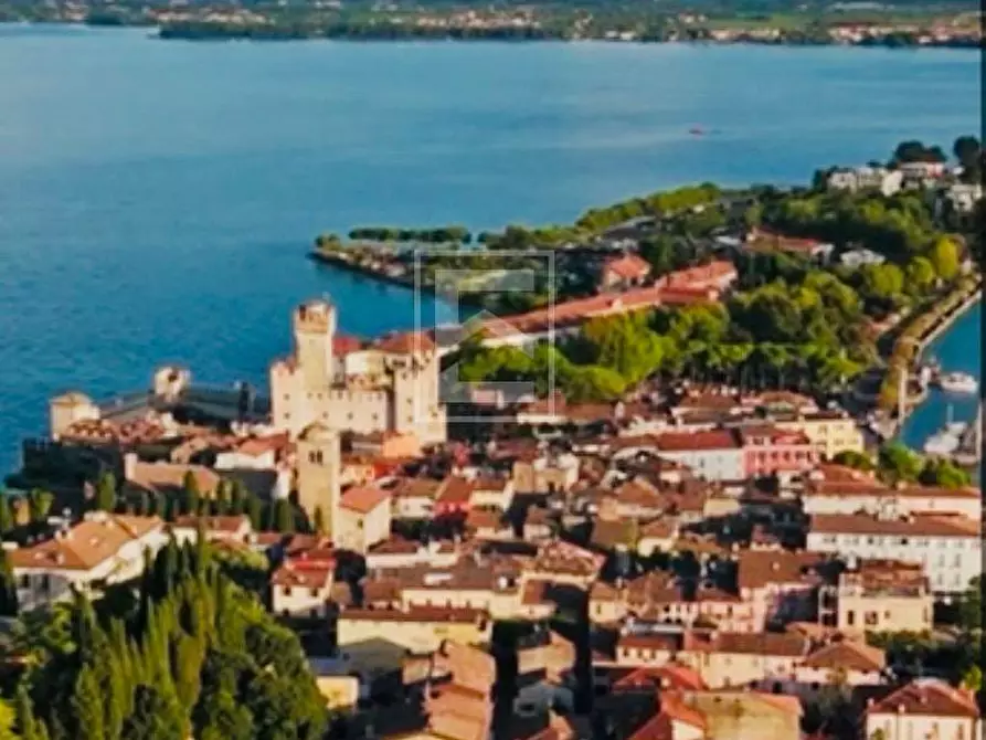 Immagine 17 di Villa in vendita  in VIA GUIDO ZADEI a Desenzano Del Garda