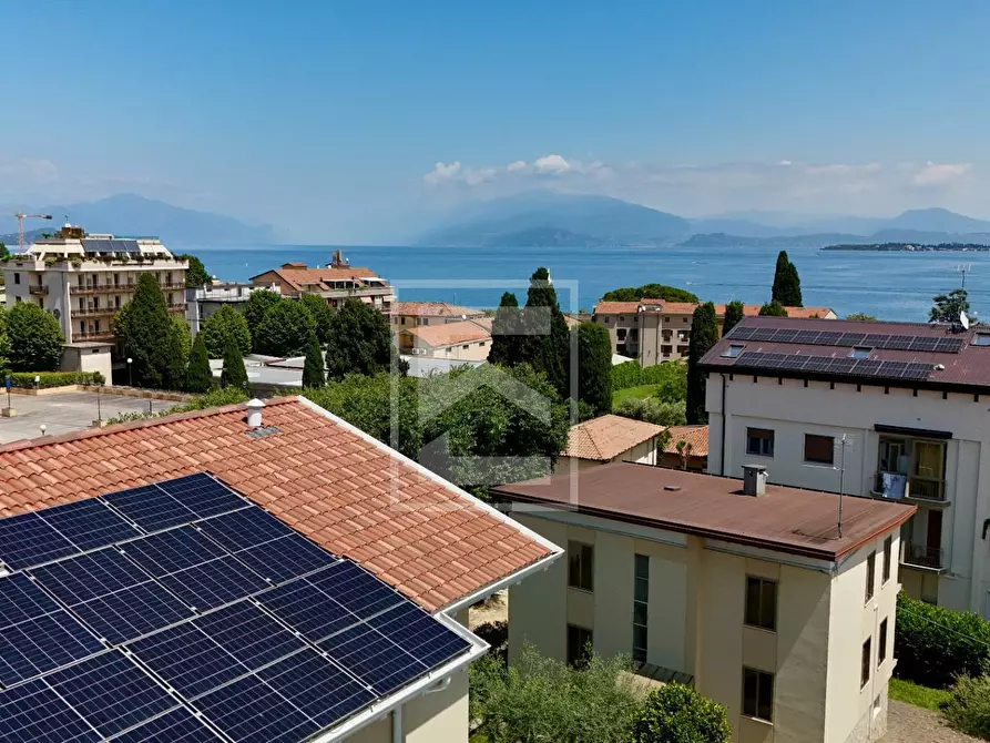 Immagine 2 di Attico in vendita  in via scuole a Desenzano Del Garda