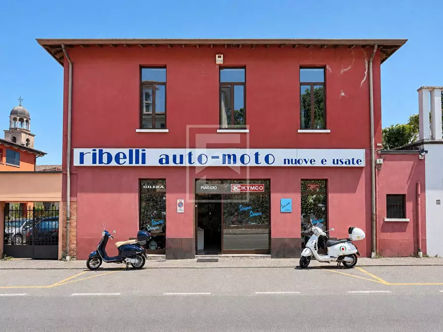 Immagine 1 di Attività commerciale in vendita  in Via Brunati 56 a Salò