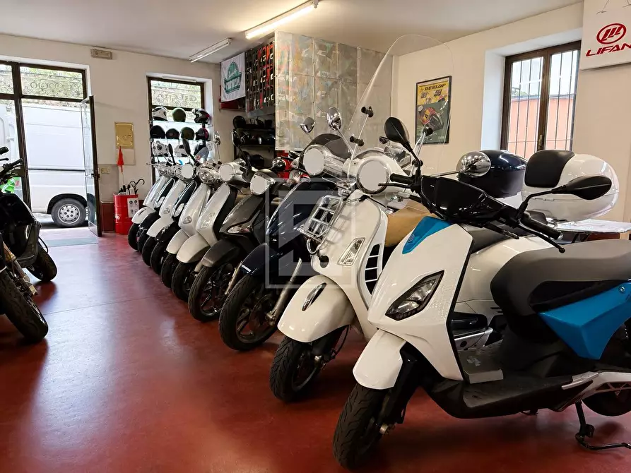 Immagine 8 di Attività commerciale in vendita  in Via Brunati 56 a Salò