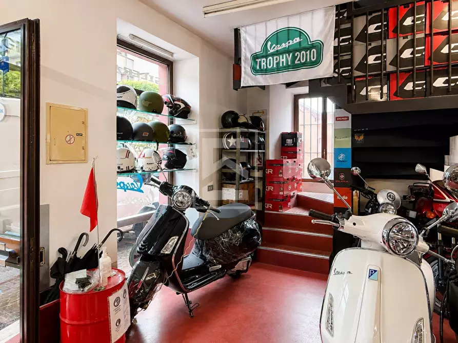Immagine 12 di Attività commerciale in vendita  in Via Brunati 56 a Salò