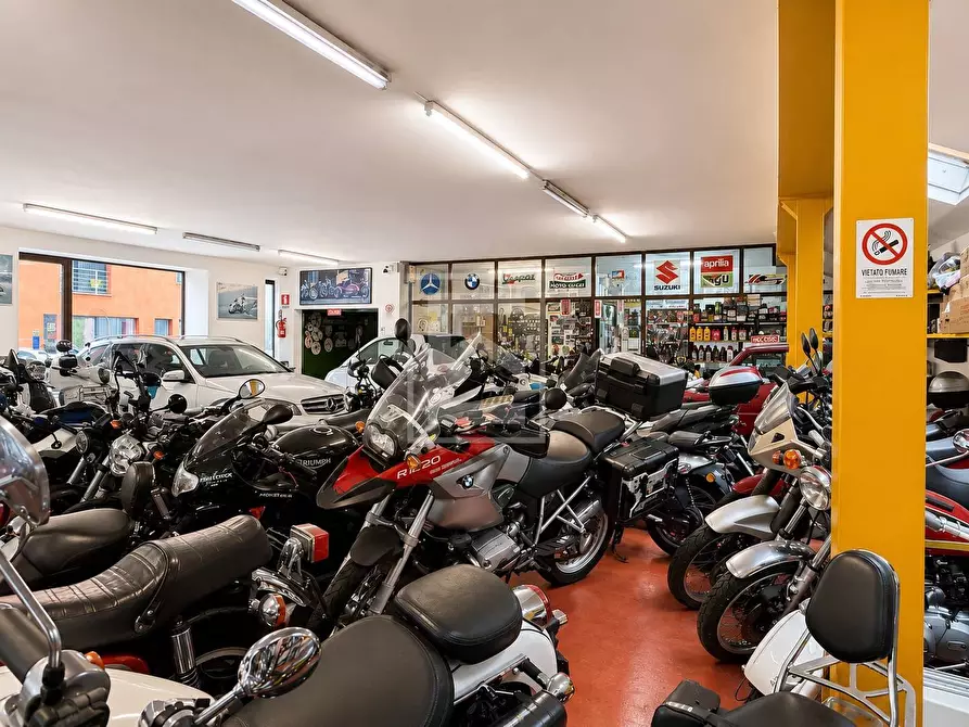 Immagine 15 di Attività commerciale in vendita  in Via Brunati 56 a Salò