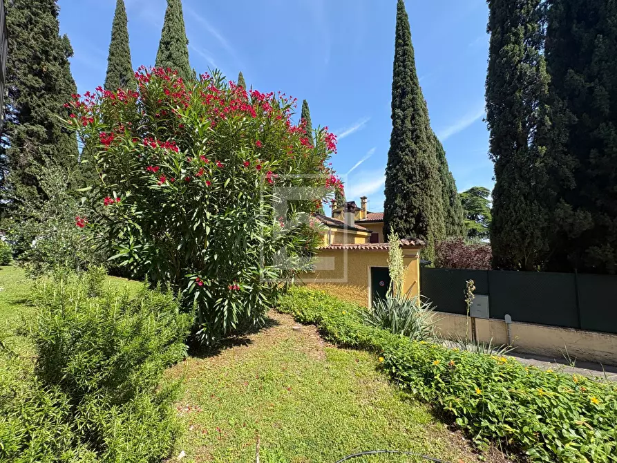Immagine 13 di Appartamento in vendita  in VIA VITTORIALE 11 a Gardone Riviera