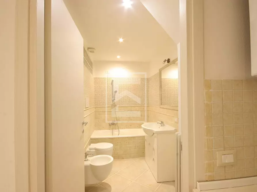 Immagine 10 di Appartamento in vendita  in VIA VITTORIALE 11 a Gardone Riviera