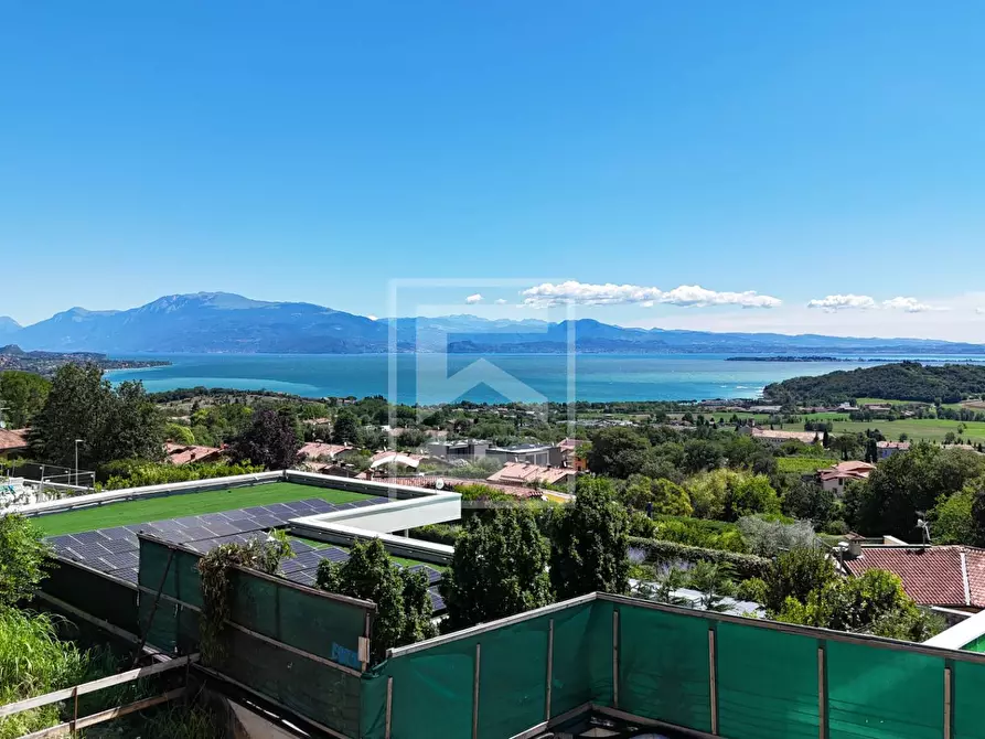 Immagine 1 di Villa in vendita  in via Ronchi a Padenghe Sul Garda