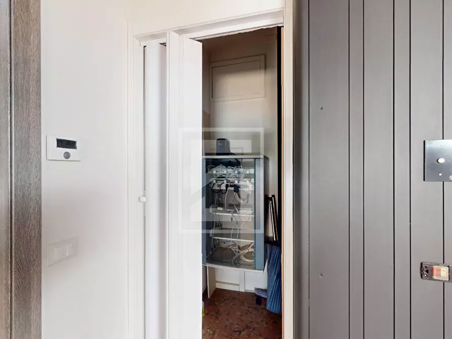 Immagine 23 di Negozio in affitto  in Malvezzi a Desenzano Del Garda