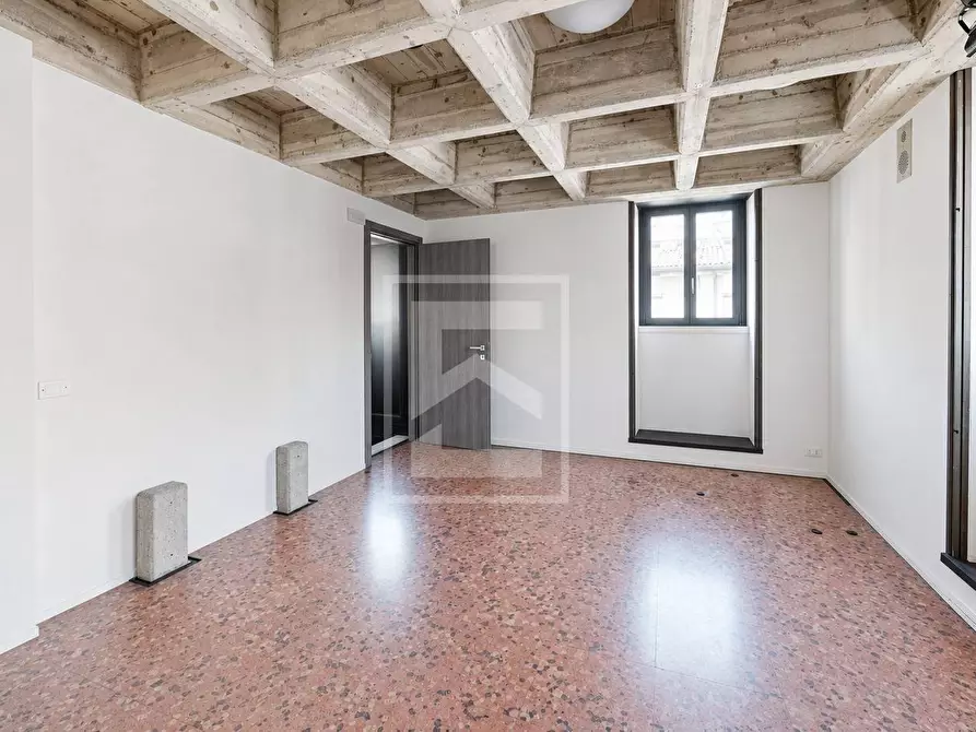 Immagine 10 di Negozio in affitto  in Malvezzi a Desenzano Del Garda