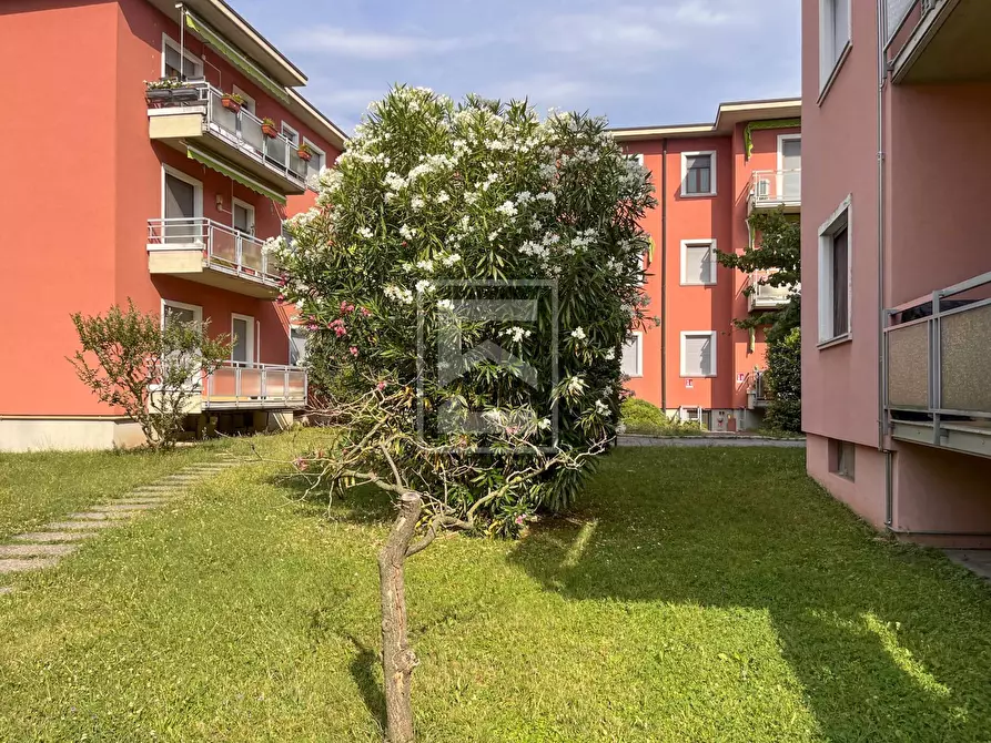Immagine 12 di Appartamento in vendita  in via SARCA 9 a Desenzano Del Garda