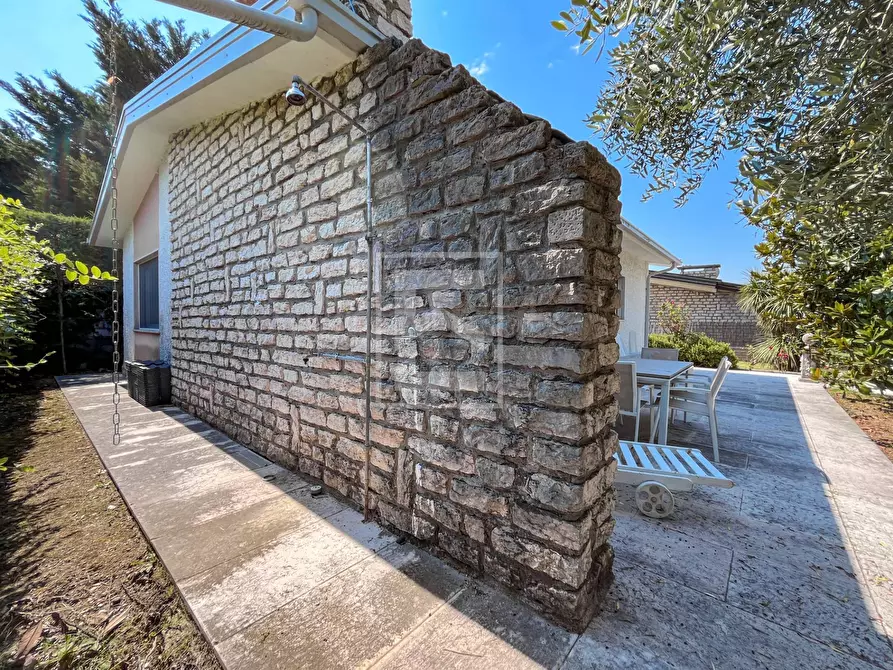 Immagine 42 di Villa in vendita  in via bosca 38 a Lazise