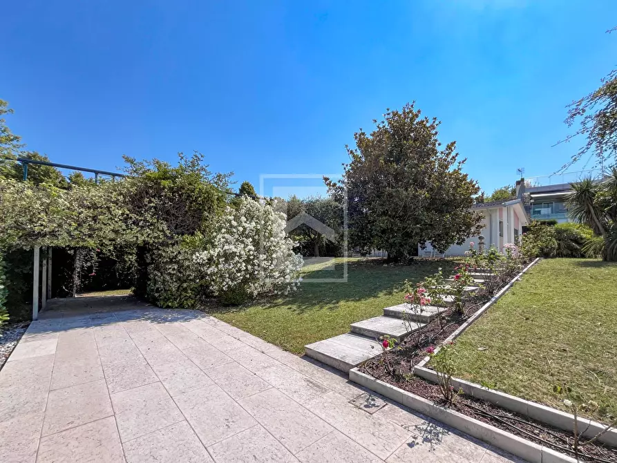 Immagine 33 di Villa in vendita  in via bosca 38 a Lazise