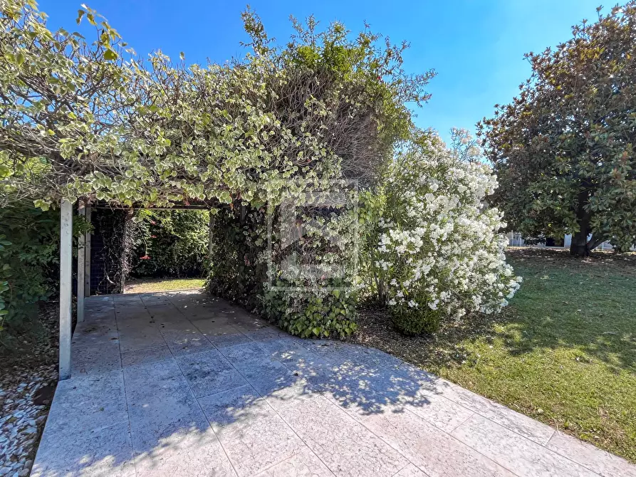 Immagine 35 di Villa in vendita  in via bosca 38 a Lazise