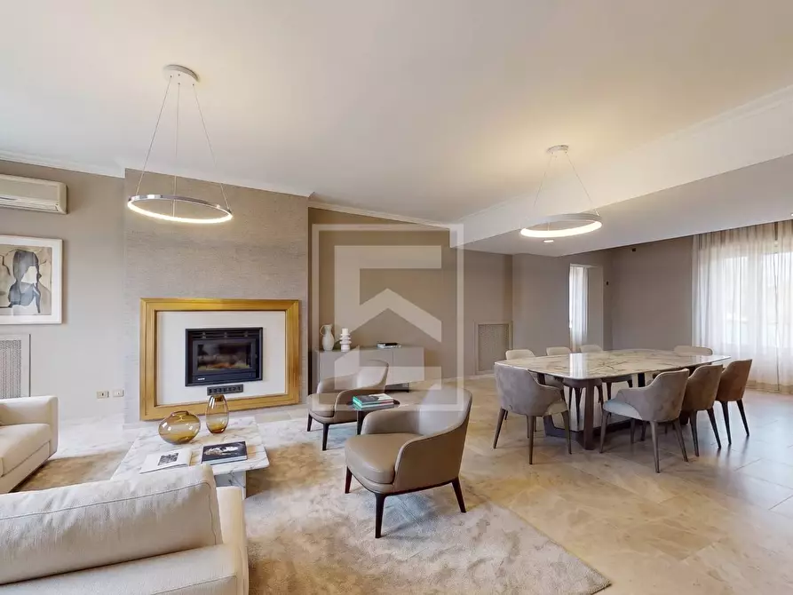 Immagine 3 di Appartamento in vendita  in corso Zanardelli 44 a Gardone Riviera