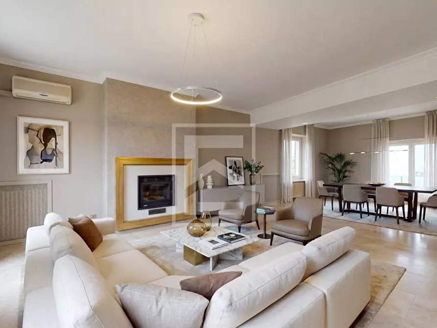 Immagine 7 di Appartamento in vendita  in corso Zanardelli 44 a Gardone Riviera