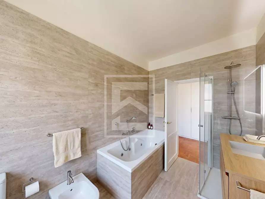 Immagine 29 di Appartamento in vendita  in corso Zanardelli 44 a Gardone Riviera