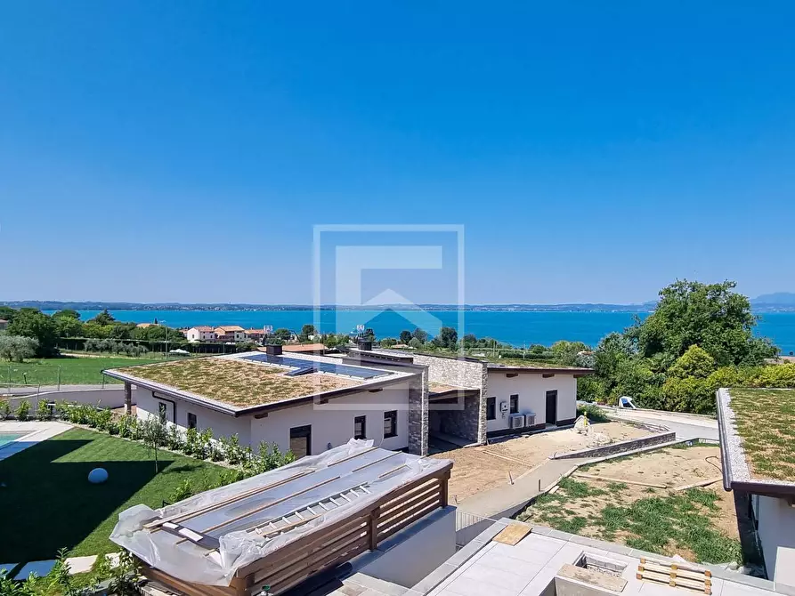 Immagine 1 di Villa in vendita  a Lazise