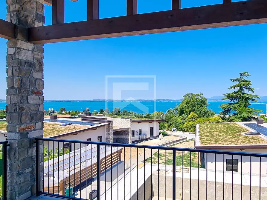 Immagine 3 di Villa in vendita  a Lazise
