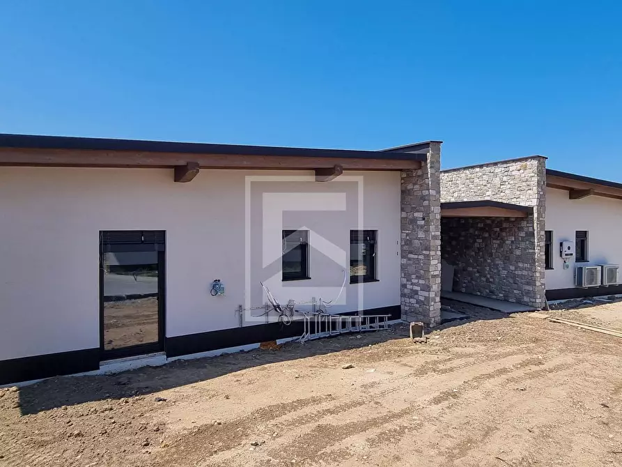 Immagine 18 di Villa in vendita  a Lazise