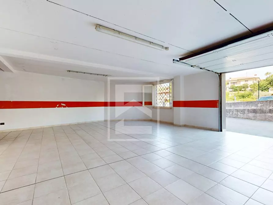 Immagine 39 di Appartamento in vendita  in via Madonna a Calvagese Della Riviera