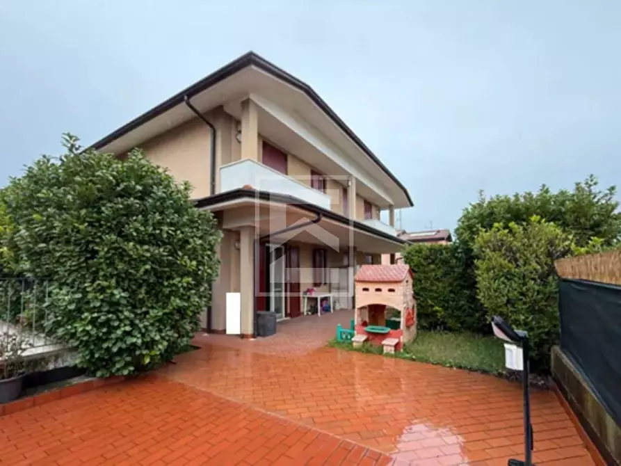 Immagine 1 di Casa semindipendente in vendita  in Via Francia SNC a Desenzano Del Garda