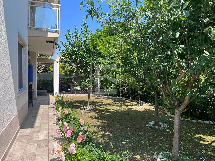 Immagine 19 di Villa in vendita  in VIA GUIDO ZADEI a Desenzano Del Garda