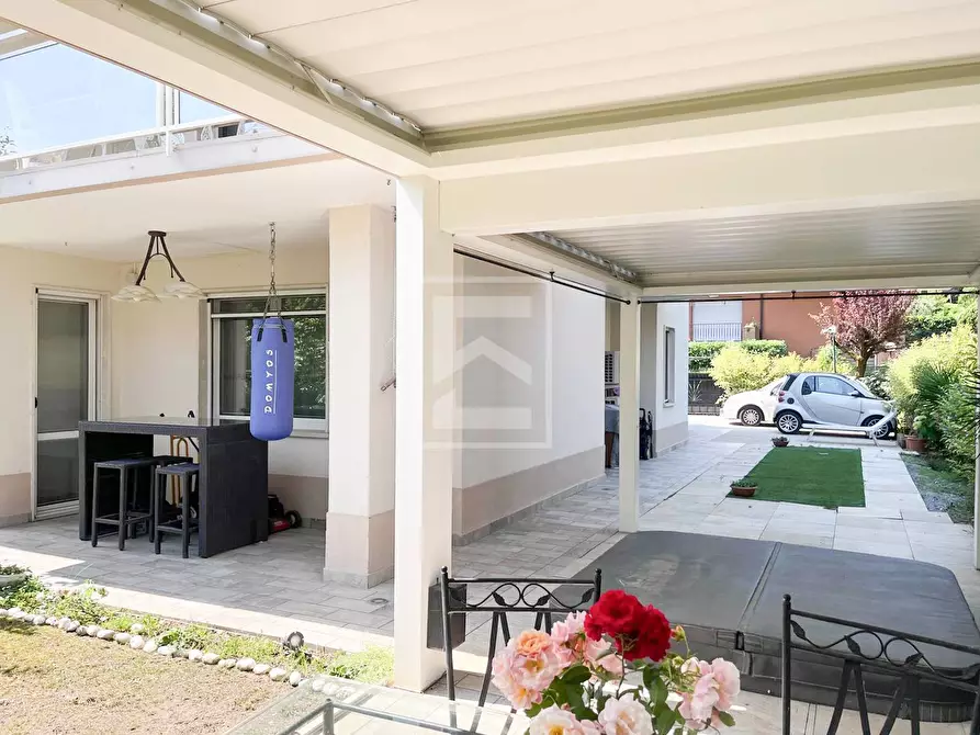Immagine 17 di Villa in vendita  in VIA GUIDO ZADEI a Desenzano Del Garda