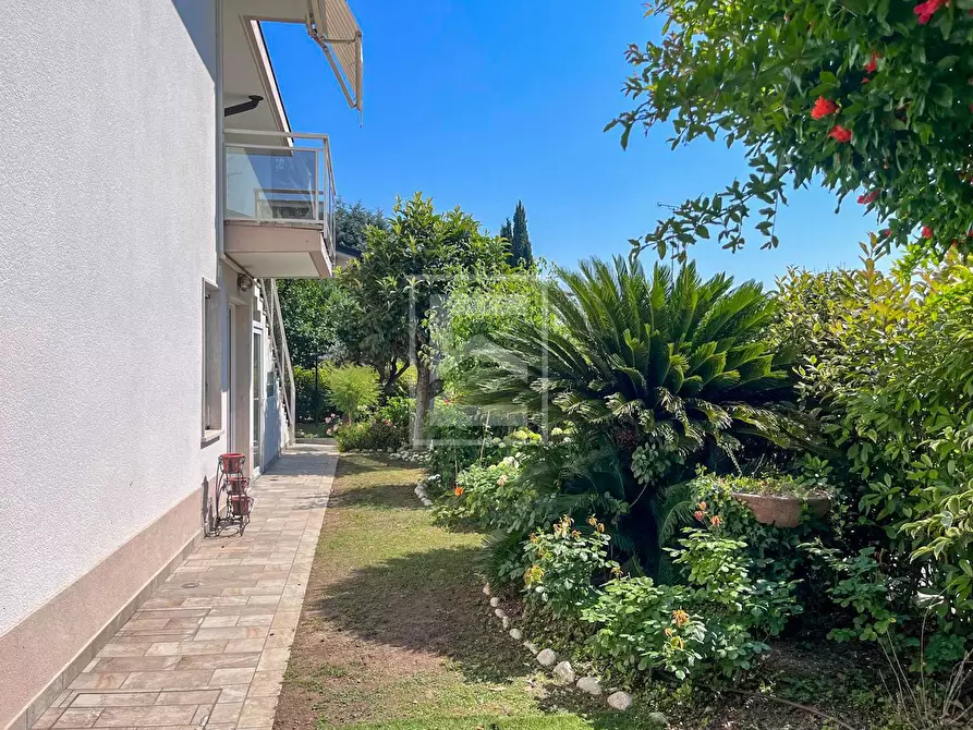 Immagine 25 di Villa in vendita  in VIA GUIDO ZADEI a Desenzano Del Garda