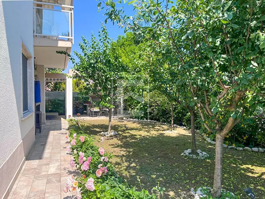 Immagine 26 di Villa in vendita  in VIA GUIDO ZADEI a Desenzano Del Garda
