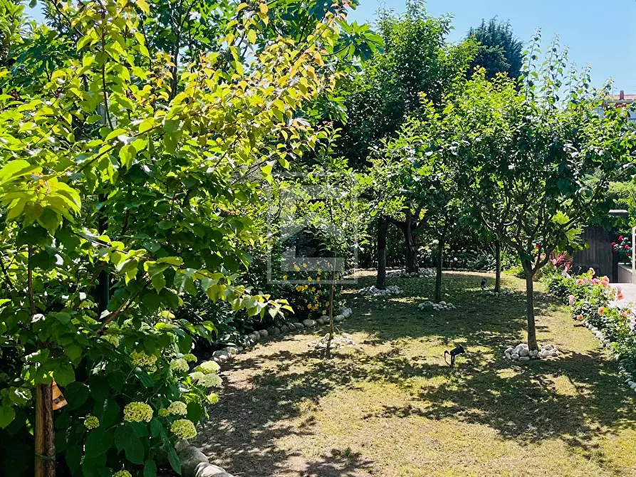 Immagine 27 di Villa in vendita  in VIA GUIDO ZADEI a Desenzano Del Garda