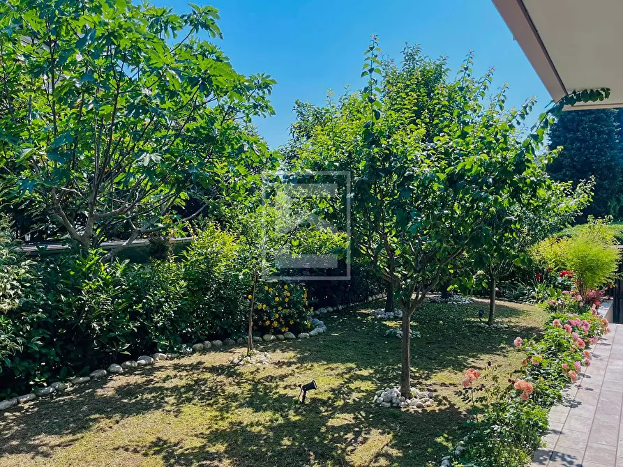 Immagine 29 di Villa in vendita  in VIA GUIDO ZADEI a Desenzano Del Garda