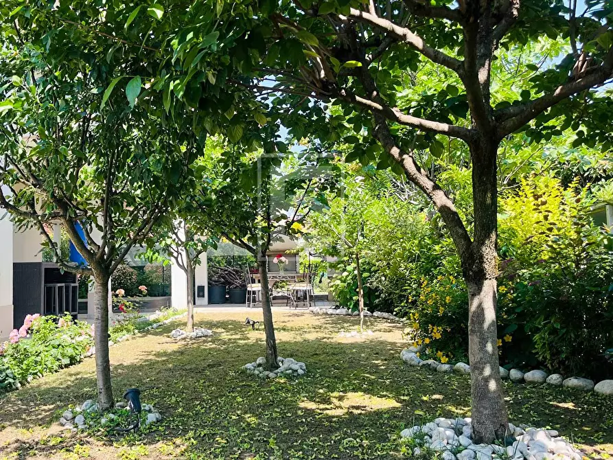 Immagine 32 di Villa in vendita  in VIA GUIDO ZADEI a Desenzano Del Garda