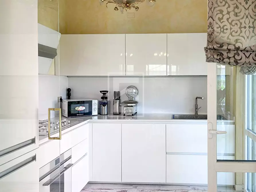 Immagine 40 di Villa in vendita  in VIA GUIDO ZADEI a Desenzano Del Garda