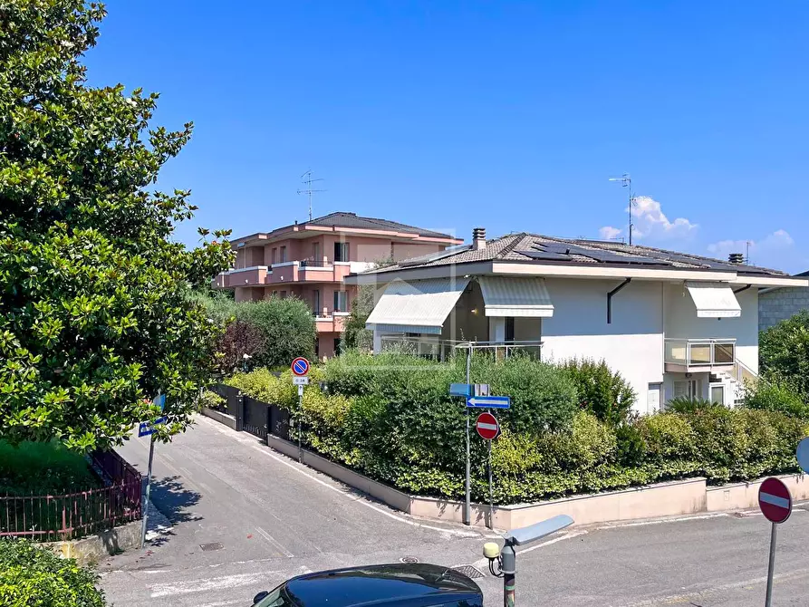 Immagine 55 di Villa in vendita  in VIA GUIDO ZADEI a Desenzano Del Garda
