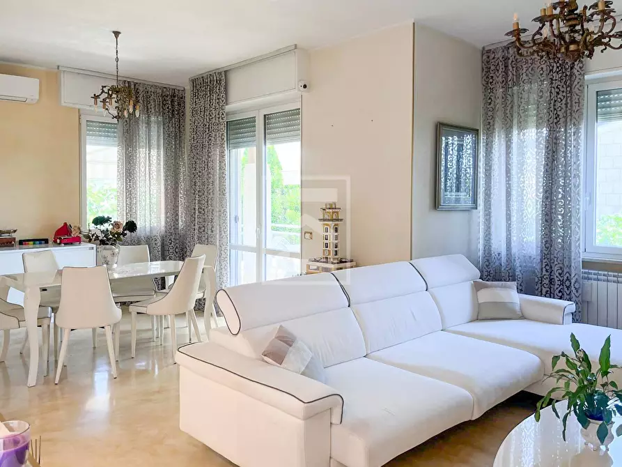 Immagine 68 di Villa in vendita  in VIA GUIDO ZADEI a Desenzano Del Garda