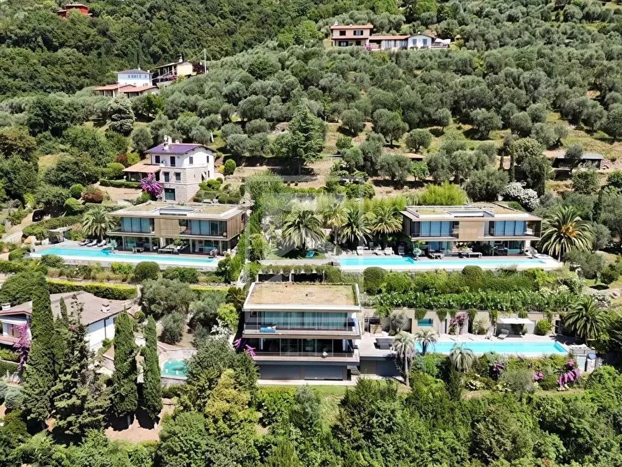 Immagine 1 di Villa in vendita  in Via Panoramica a Gardone Riviera