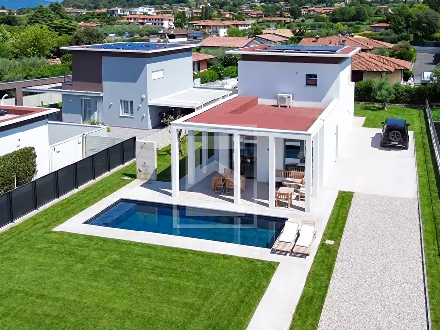 Immagine 1 di Villa in vendita  in via Panoramica a Calvagese Della Riviera