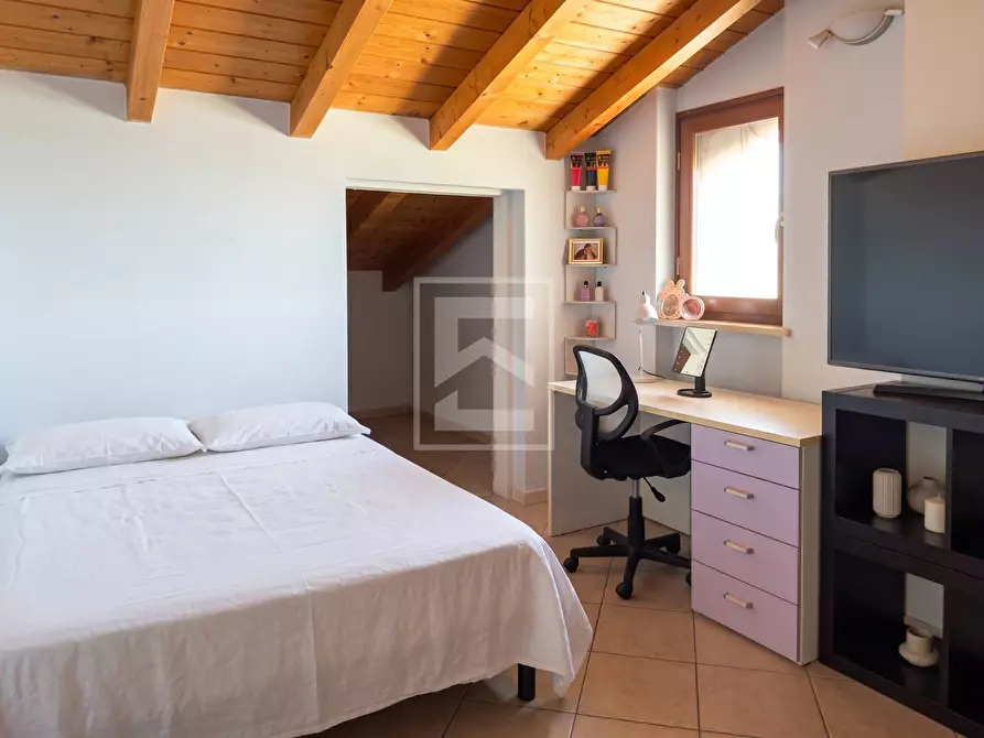 Immagine 13 di Appartamento in vendita  in via italia 5/A a Desenzano Del Garda
