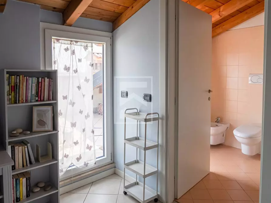Immagine 15 di Appartamento in vendita  in via italia 5/A a Desenzano Del Garda