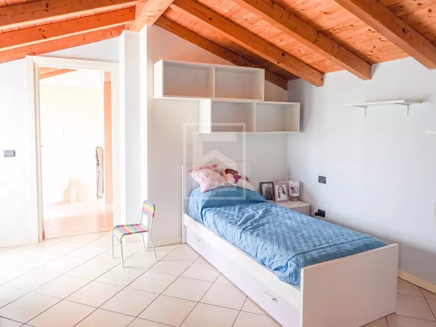 Immagine 17 di Appartamento in vendita  in via italia 5/A a Desenzano Del Garda
