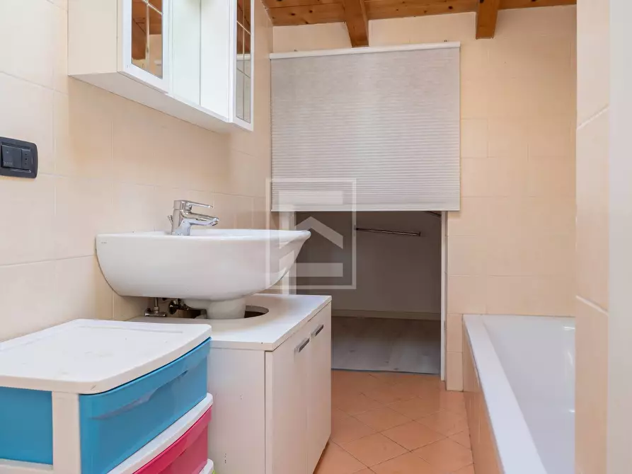 Immagine 21 di Appartamento in vendita  in via italia 5/A a Desenzano Del Garda