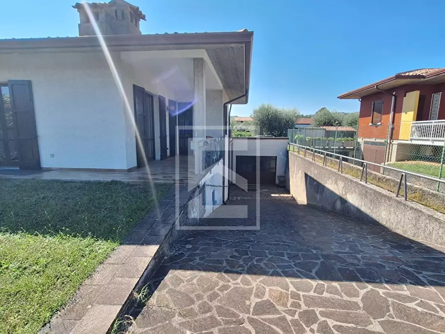 Immagine 5 di Villa in vendita  in Via Benaco 13 a Calvagese Della Riviera